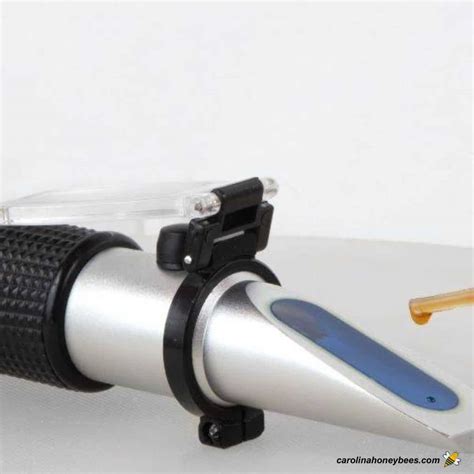 how to use honey refractometer